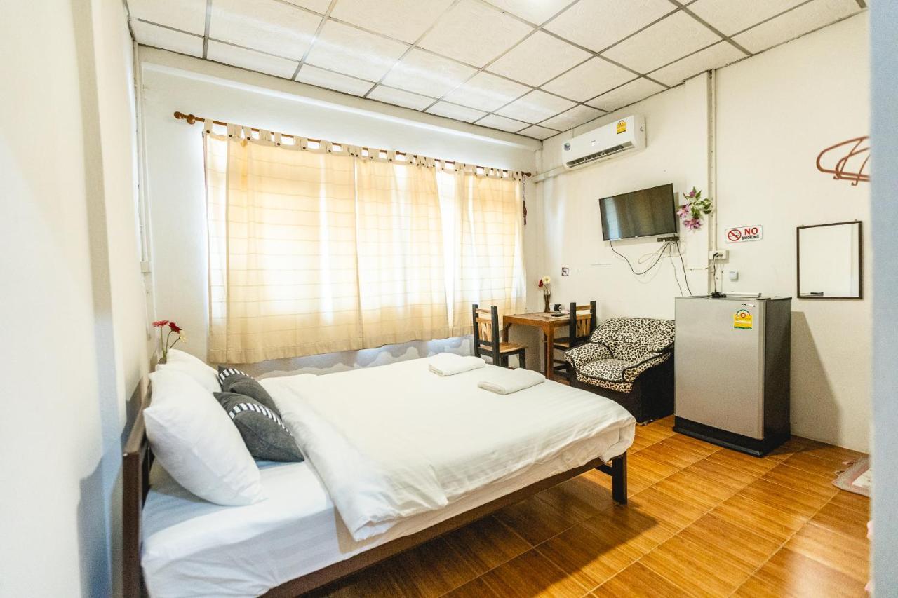 Nara Cafe And Hostel Μπανγκόκ Εξωτερικό φωτογραφία